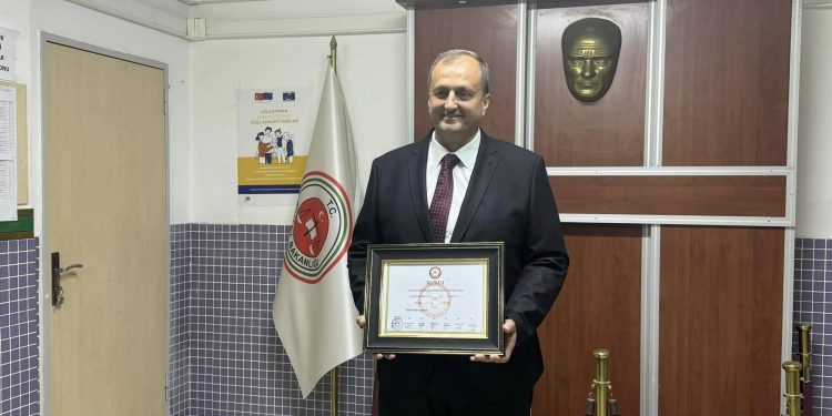 İZNİK BELEDİYE BAŞKANI KAĞAN MEHMET USTA MAZBATASINI ALDI
