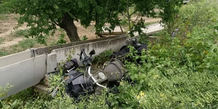 MOTORSİKLET KAZASINDA KENDİ ÖLDÜ EŞİ AĞIR YARALI