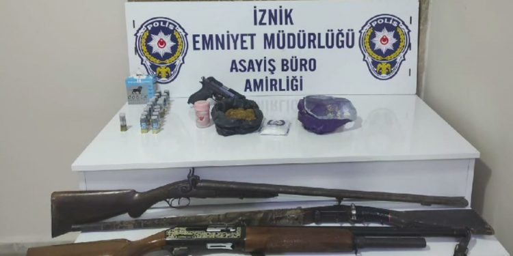 İZNİKTE UYUŞTURUCU TACİRLERİNE BÜYÜK DARBE