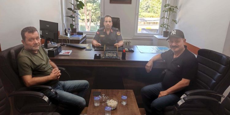 SÖZCÜ GAZETESİ BURSA TEMSİLCİSİ HALİL ATAŞ  VE SABAH GAZETESİ BÖLGE MUHABİRİ VE İZNİK OLAY GAZETESİ SAHİBİ REMZİ YILMAZ  OLARAK İZNİK İLÇE JANDARMA KARAKOL KOMUTANI TEĞMEN TURAN YILDIRIM’I ZİYARET ETTİK