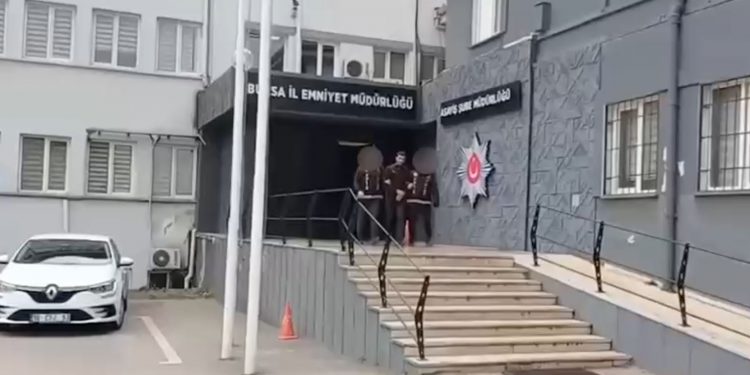 BURSADA HAKLARINDA KESİNLEŞMİŞ HAPİS CEZASI BULUNAN 3  FİRARİ  ŞAHIS YAKALANDI