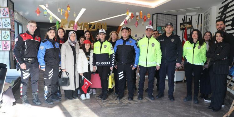 İL EMNİYET MÜDÜRLÜĞÜNDEN ÖĞRENCİLERE ZİYARET