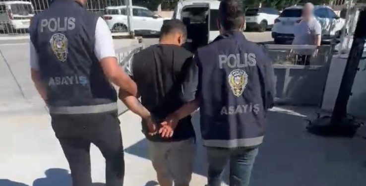 Bursa’da Aranan Şahıslara Yönelik Operasyonlarda 3 Firari Yakalandı.