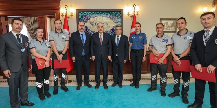 Özel Güvenlik Haftası kapsamında Özel Güvenlik Personeline Teşekkür Belgesi Verildi.